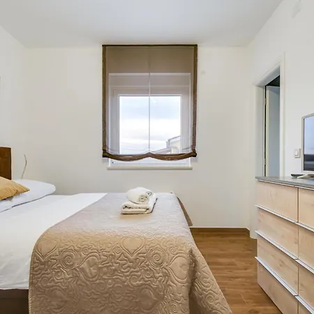 别墅 Insula Linardići