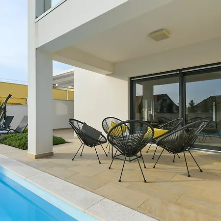 Insula Villa Linardići